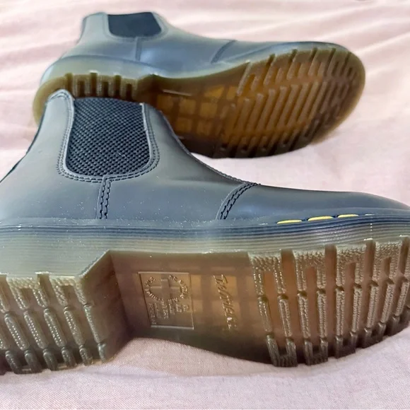 Dr. Martens women’s 2976 Black Leather Chelsea Boot-(worn twice) - Picture 6 of 6